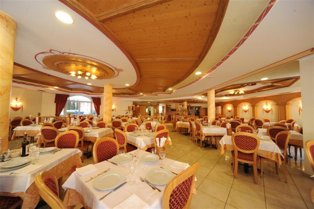 Hotel Canada Pinzolo Eksteriør billede
