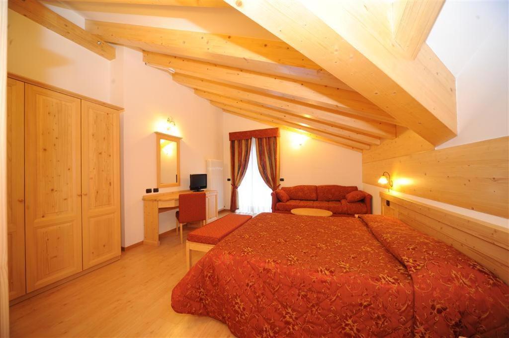Hotel Canada Pinzolo Værelse billede