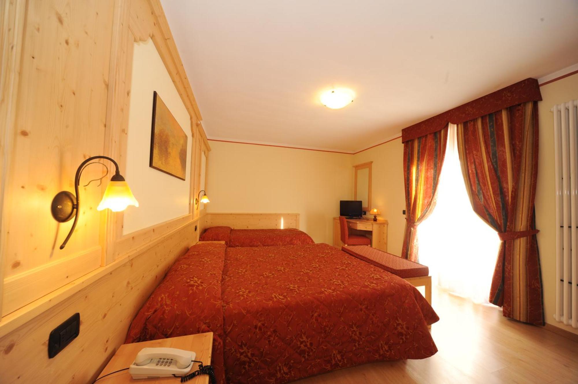 Hotel Canada Pinzolo Eksteriør billede